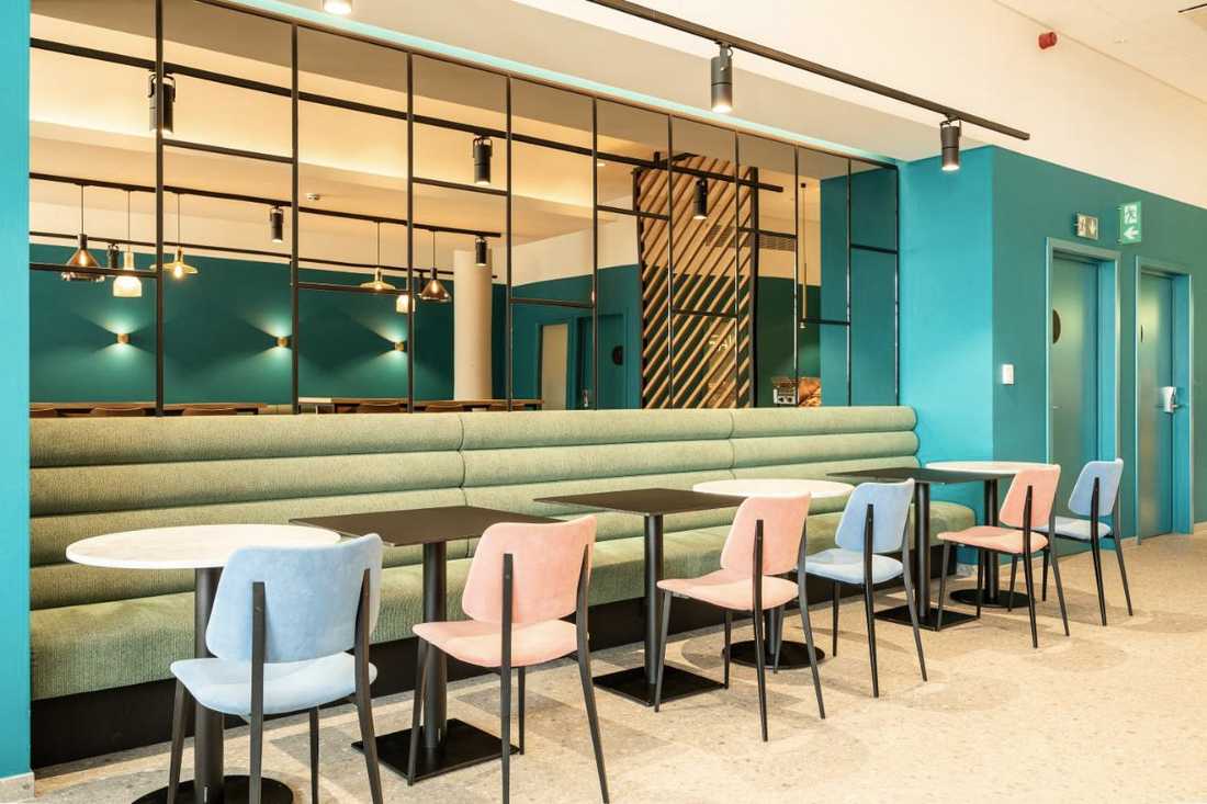 Espace petit déjeuner aménagé par un architecte d'intérieur pour un hôtel à Namur