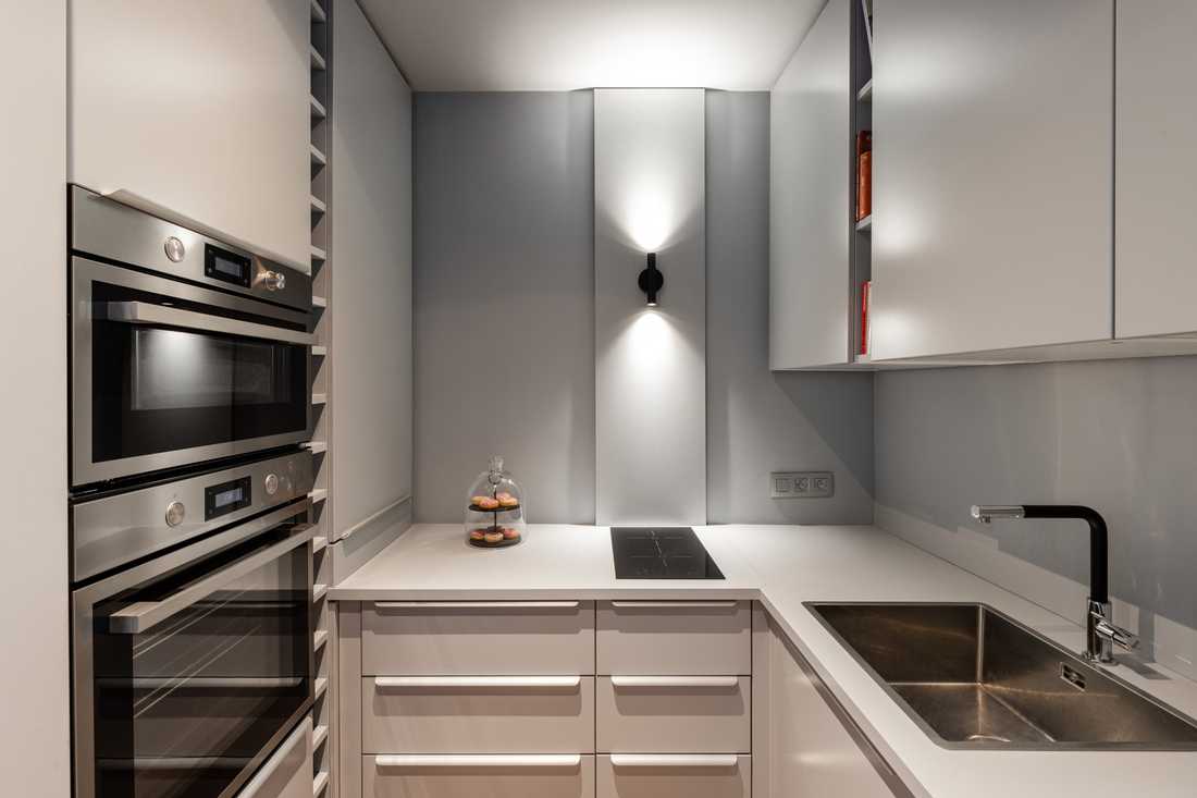 Cuisine aménage par un architecte dans un duplex à Bruxelles