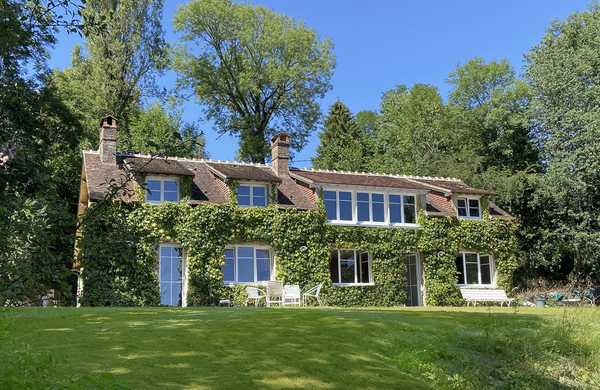 Country house renovation with a modern style