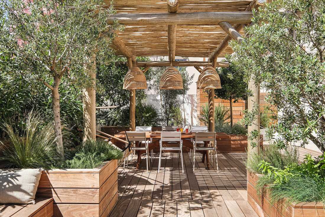 Aménagement d'une terrasse en bois par un jardinier paysagiste à Bruxelles