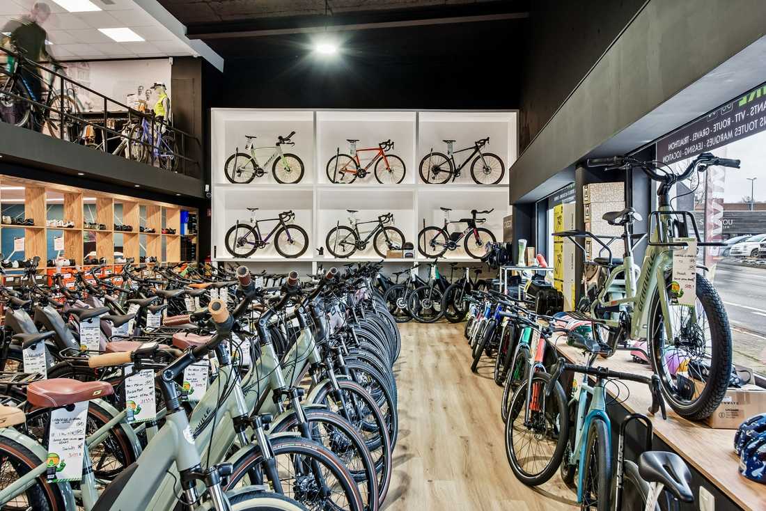 Agencement d'une boutique spécialisée dans le triathlon par un architecte d'intérieur