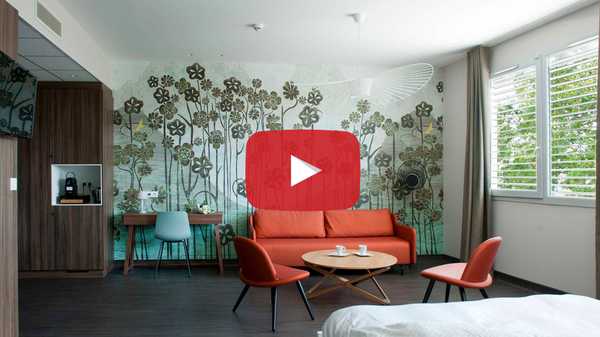 Vidéo de présentation de l'aménagement des chambres d'une maternité à Lyon par un architecte d'intérieur spécialiste de l'architecture commerciale et des lieux recevant du public.