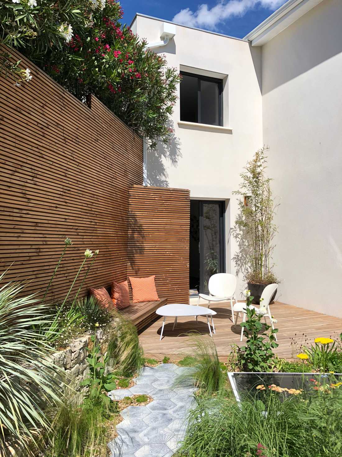 Landscaping of a townhouse terrace by a landscaper in the Brussels-Capital Region
