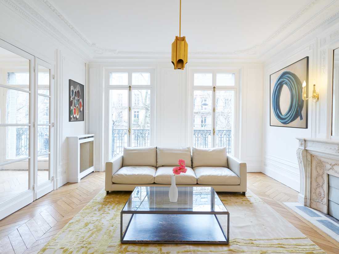 Salon d'un appartement haussmannien aménagé par un architecte