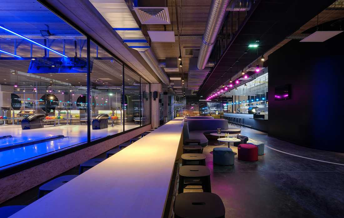 Restaurant - bar d'un bowling aménagé par un architecte en région bruxelloise