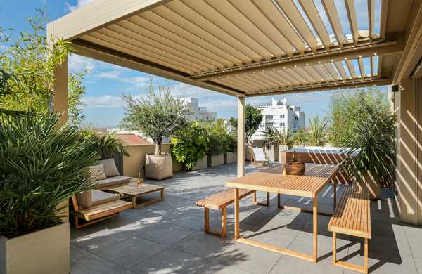 Terrasses avec pergola bio-climatique et jacuzzi 