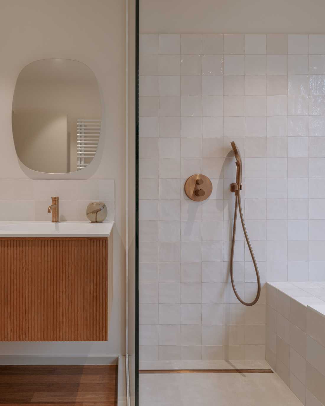 Cabine de douche dans le salle de bain