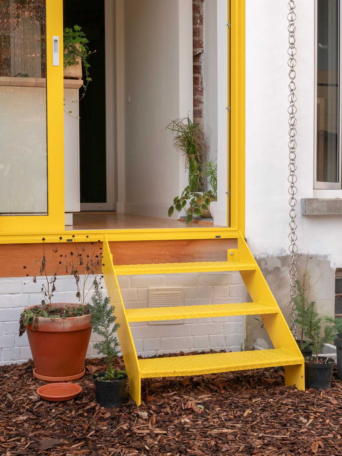 Baie vitrée en aluminium jaune pour l'extension d'une maison