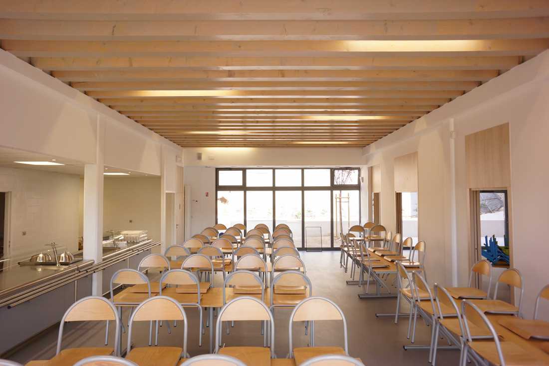 Reféctoire d'une école conçue par architecte