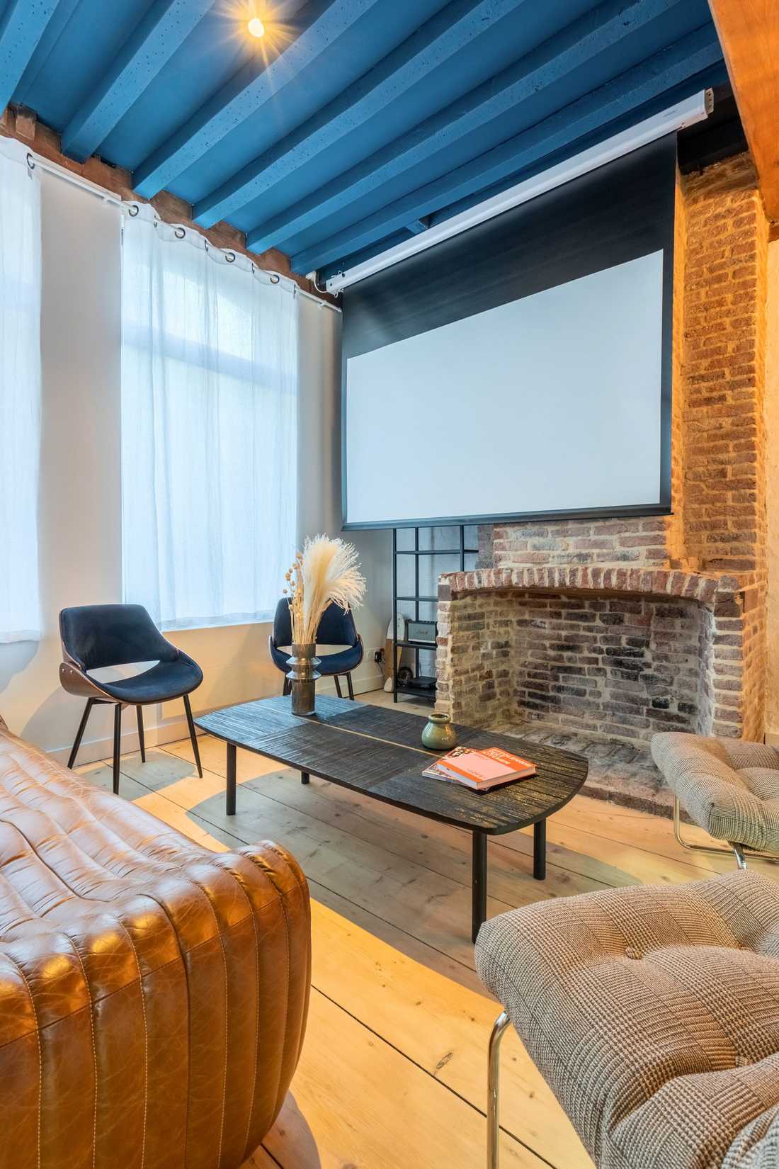 Salle de projection escamotable dans un coliving 