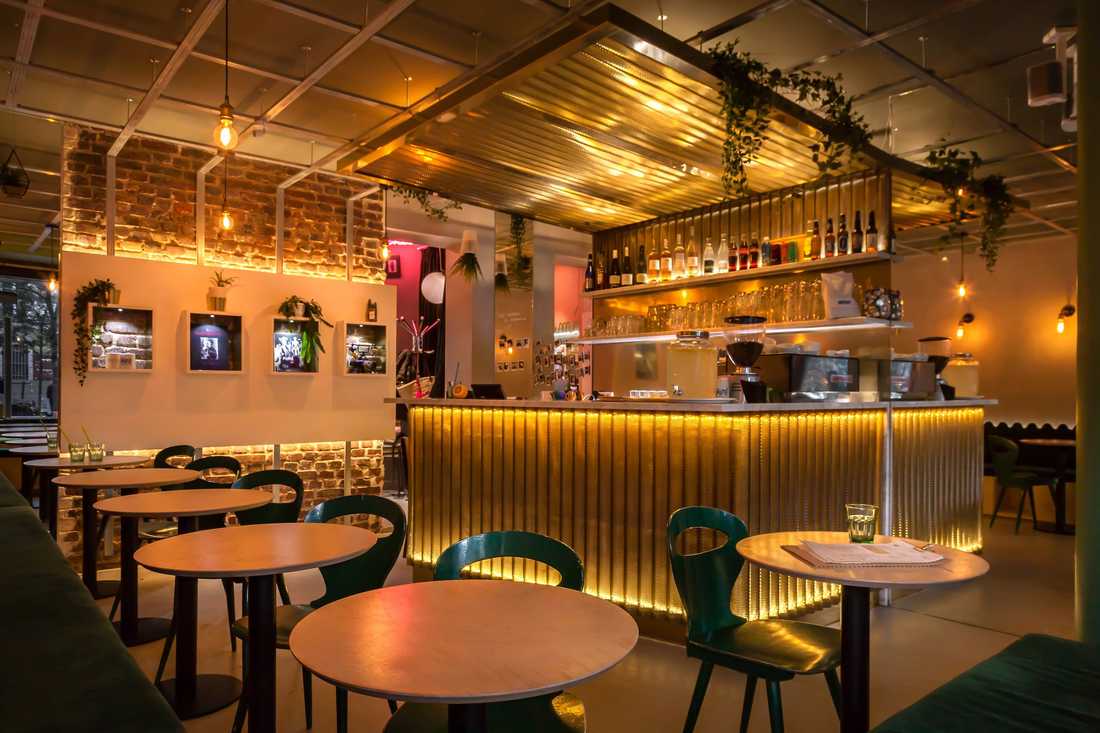 Bar du restaurant après les travaux d'aménagement par un architecte à Bruxelles