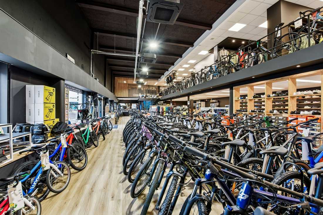 Espace vélo du magasin de triathlon