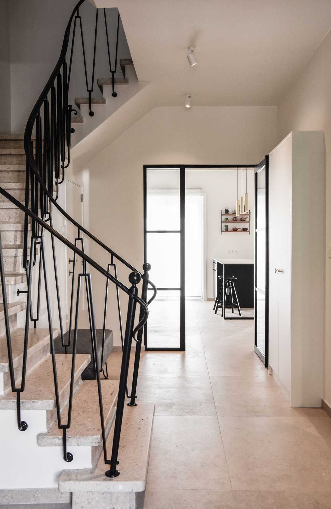 entree de la maison avec la cage d’escalier d’origine