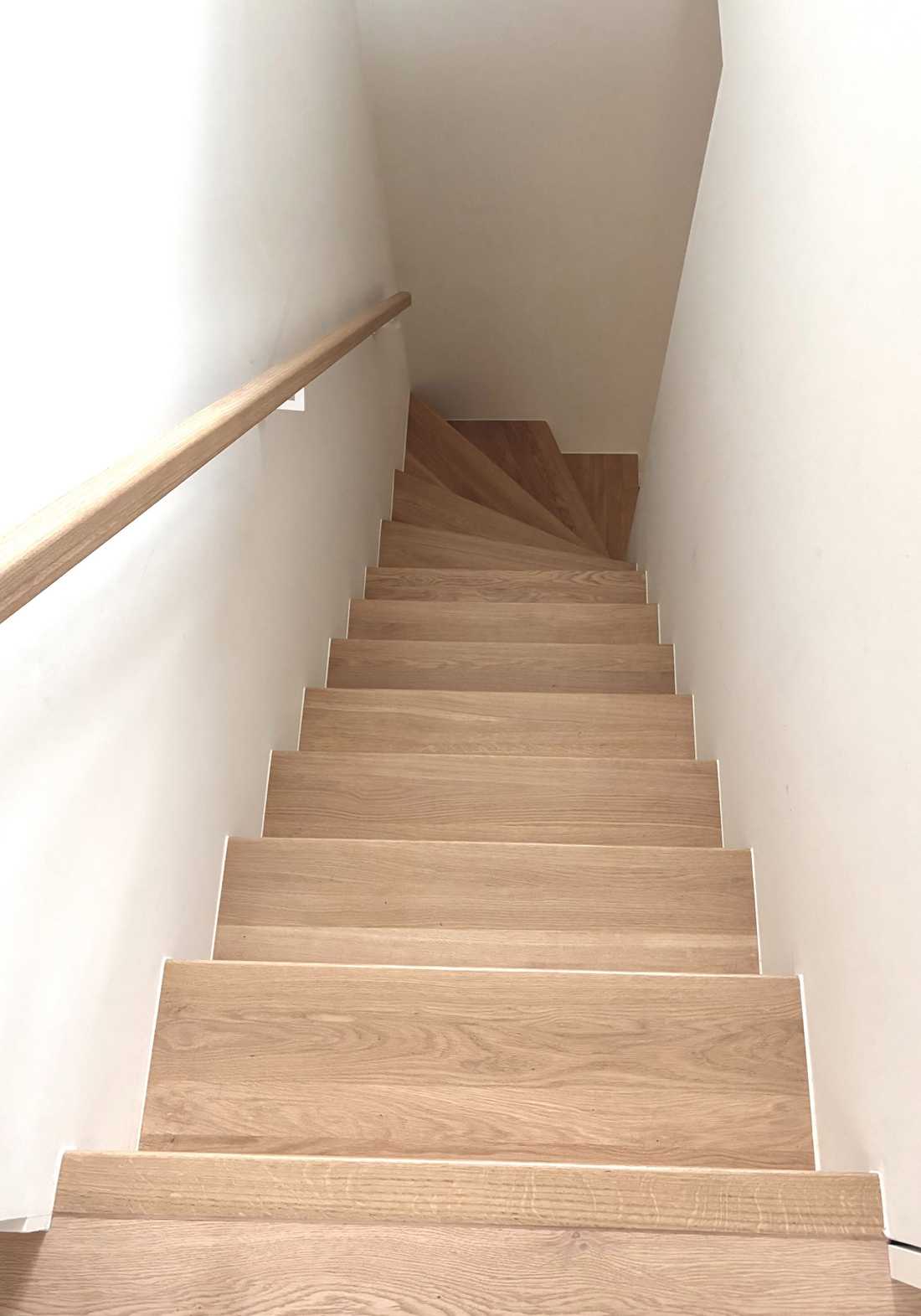 Escalier en chêne conçu sur mesure par un architecte d'intérieur