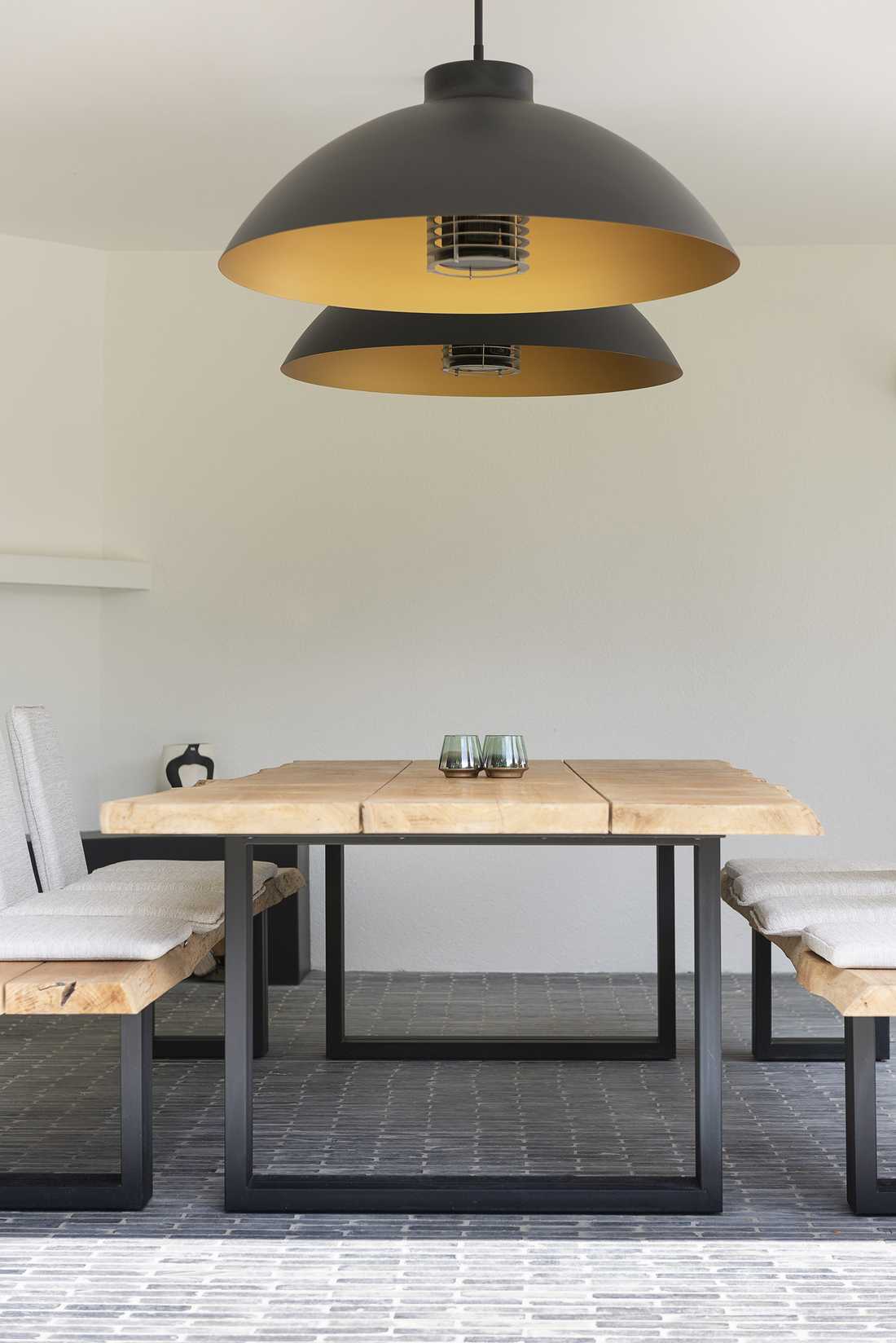 Mobilier de la terrasse couverte de la villa dans l'agglomération bruxelloise