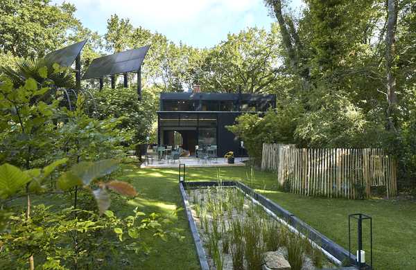 Aménagement du jardin d'un hôtel au cœur de la nature