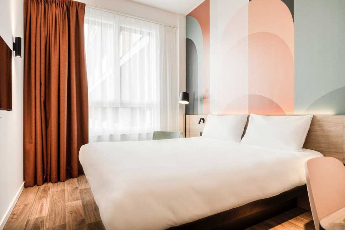 Chambre rénovée par un architecte d'intérieur pour un hôtel à Namur