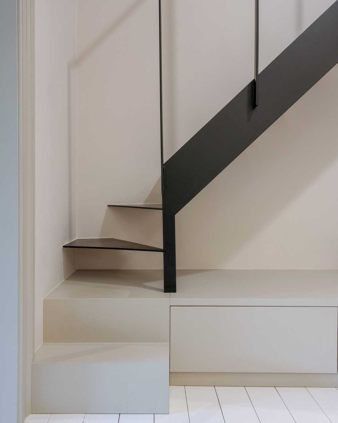 Escalier en acier conçu sur mesure par un architecte à Bruxelles