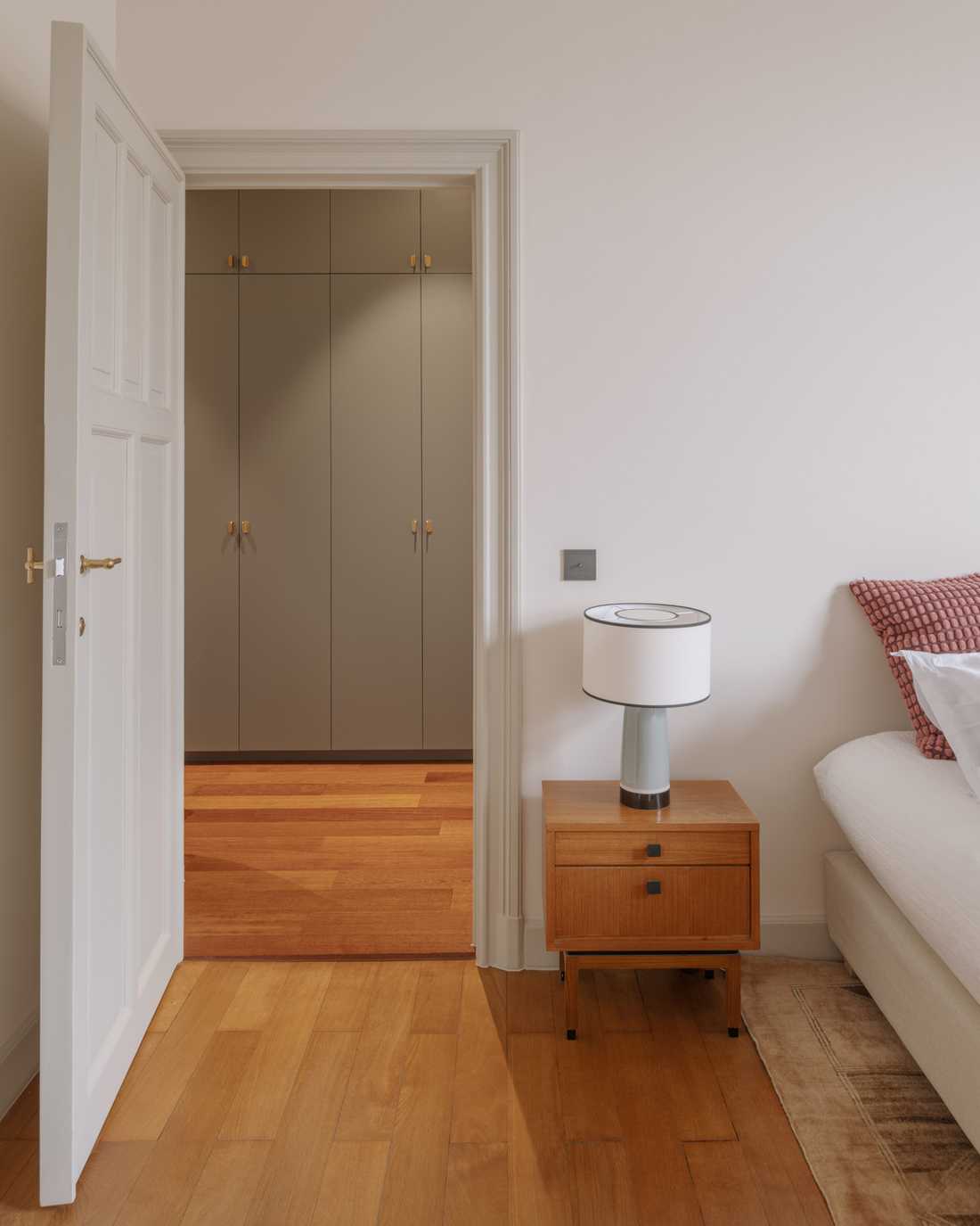 Chambre aménagée par un architecte dans une maison de maitre