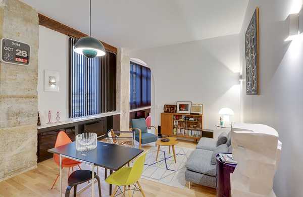 Ce studio type loft est transformé en appartement 3 pièce par un architecte à Bruxelles