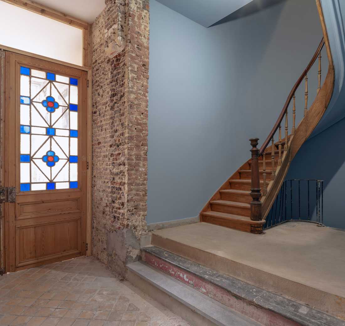 Escalier de l'immeuble après les travaux de renovation