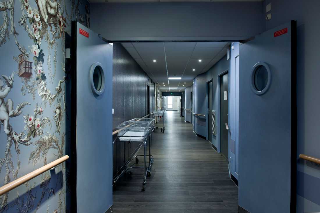 Rénovation des couloirs d'une clinique-maternité à Bruxelles