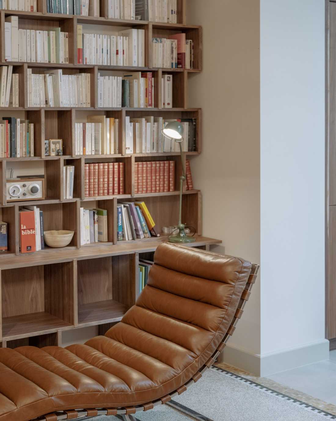 Espace lecture aménagé dans une maison de maitre par un architecte d'intérieur