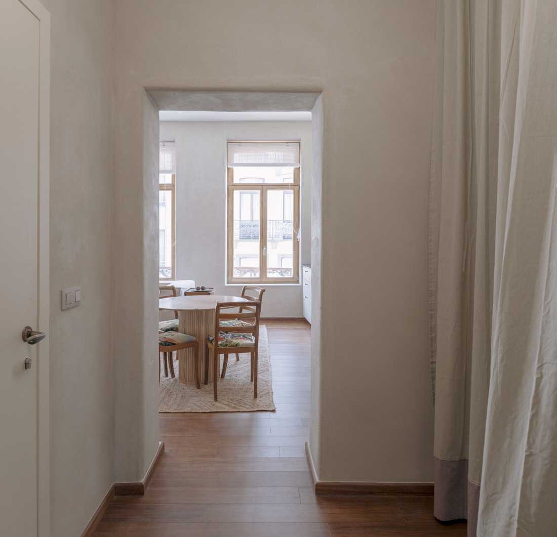 Circulation dans le premier appartement de l'immeuble