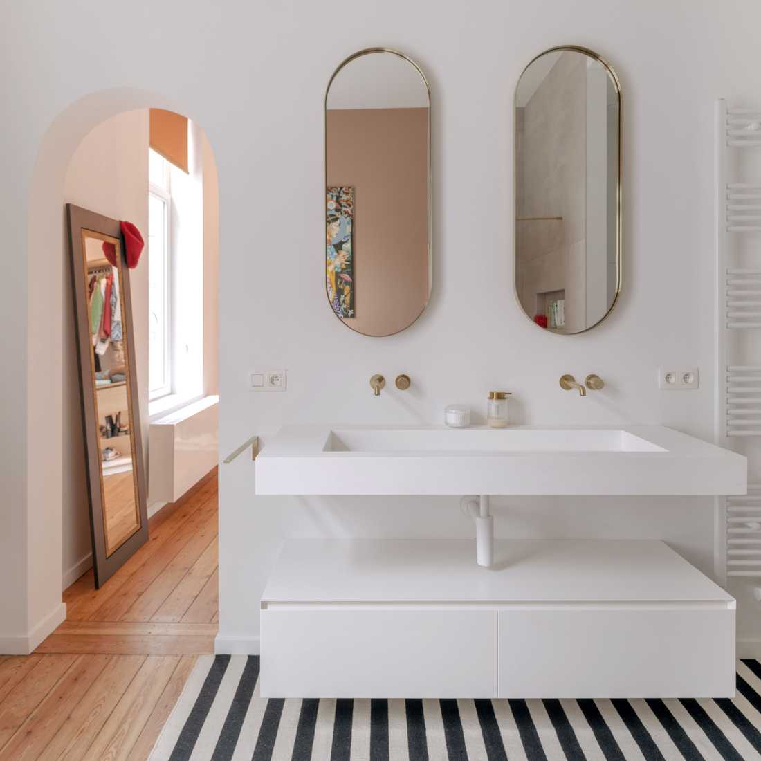 Salle de bain d'une suite parentale aménagée par un architecte à Bruxelles