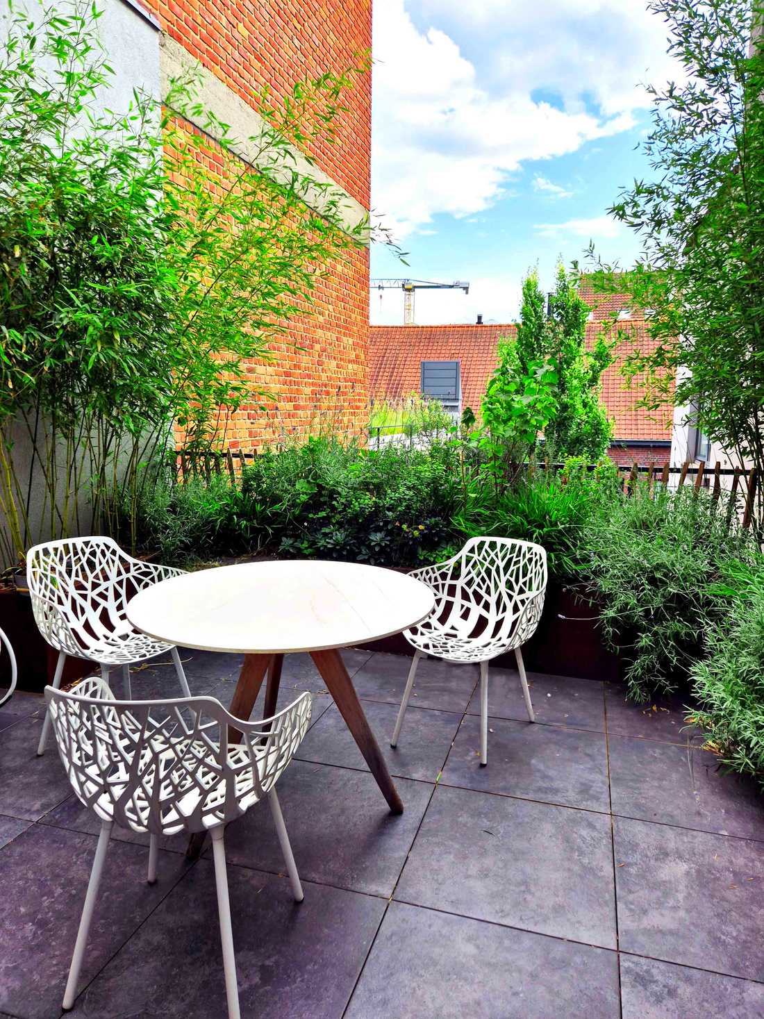 Terrasse au niveau supérieur du rooftop